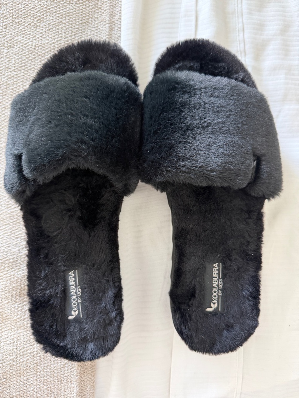 Women's Black Plush Slide Slippers